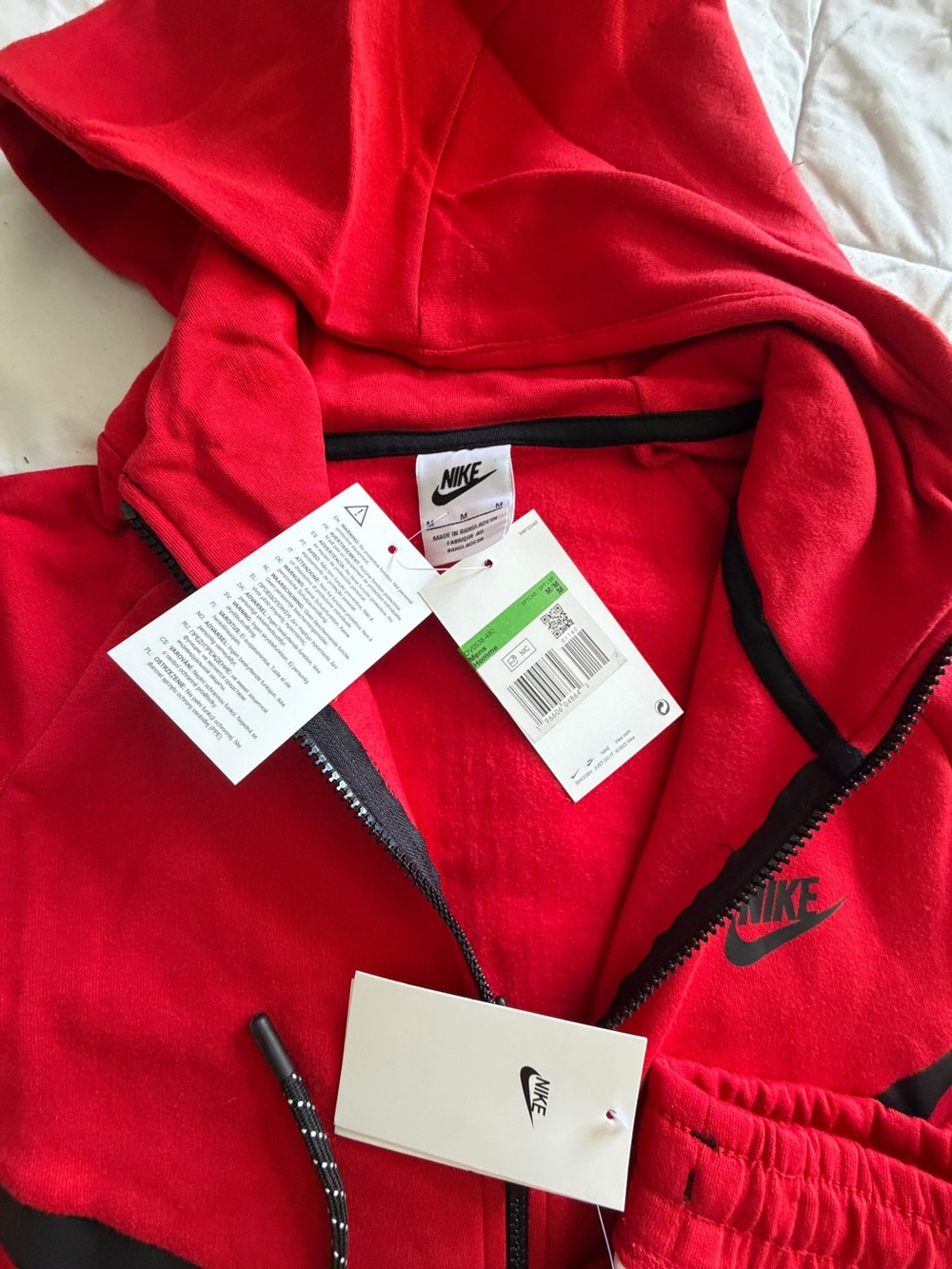 Nike Red Men’s Hooded Zip Jacket & Matching Joggers Set - Picture 6 of 6